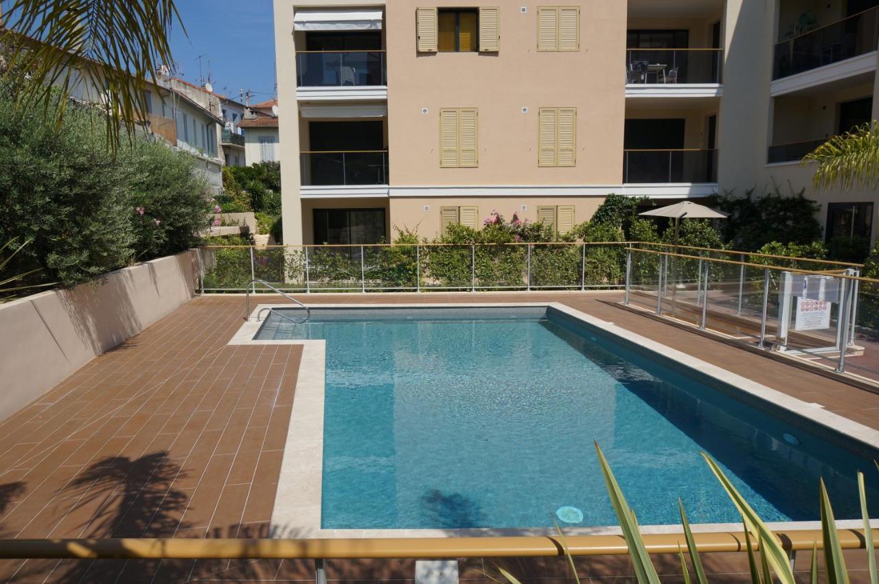 Palm With A Pool In The Appartement Cannes
